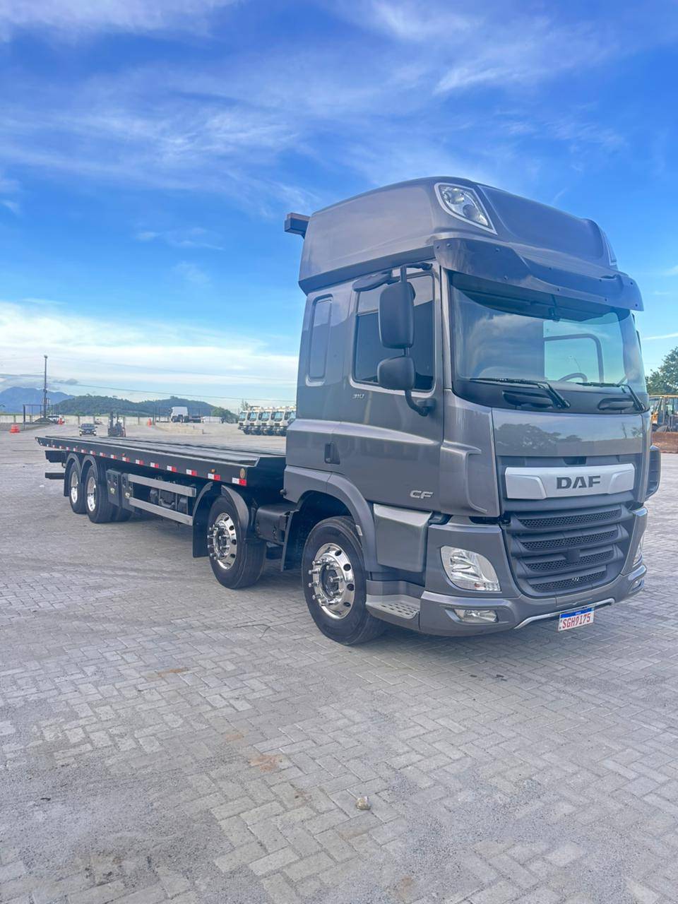 Foto de DAF CF 310 8X2 2024 - Usada à venda Vitória ES | Tião Máquinas